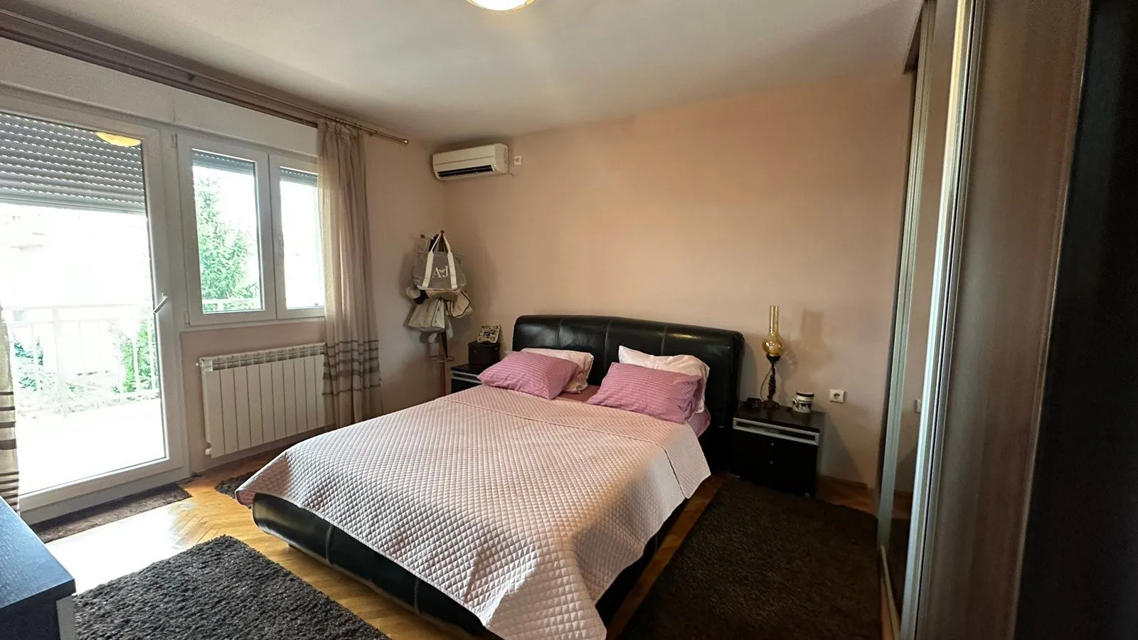 Izdavanje, kuća, 340m², Gorica C, Podgorica