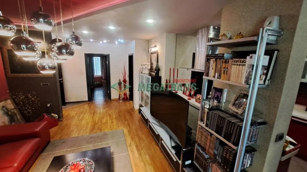 Prodaja, četvorosoban stan, 111m², Grbavica, Novi Sad Sve Podlokacije