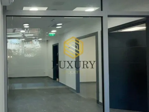 Izdavanje, poslovni prostor, 77m², Centar, Podgorica - image 6