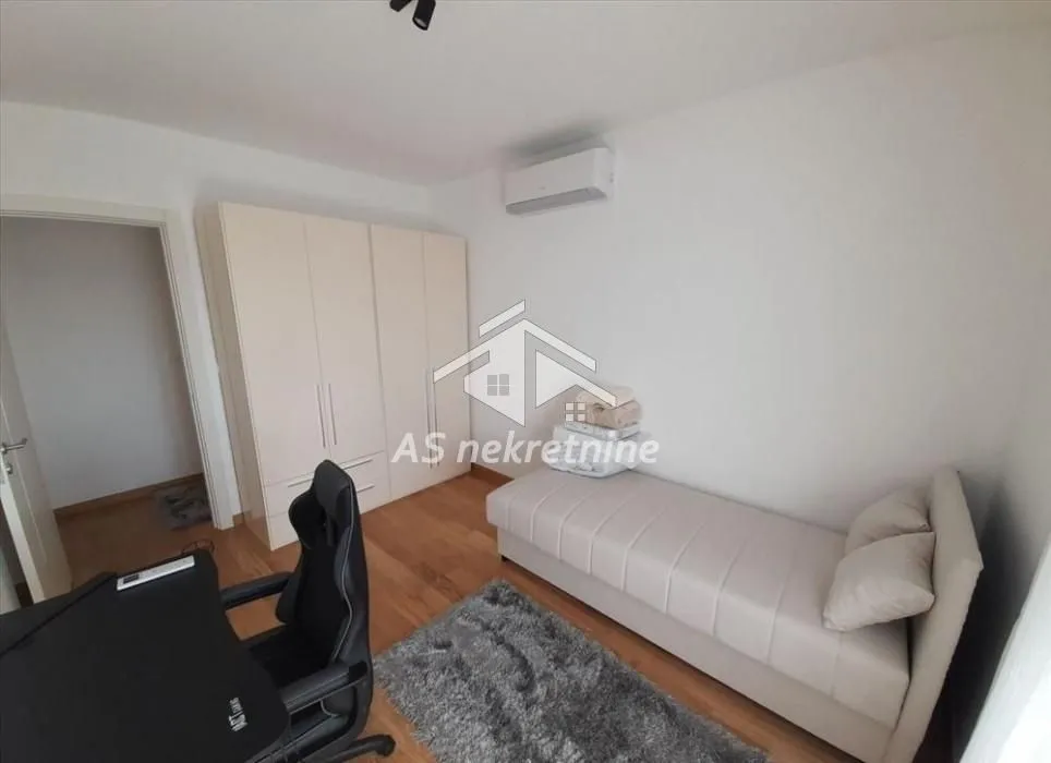 Rent, four bedroom apartment, 105m², Novi Beograd Blok 65, Novi Beograd Sve Podlokacije