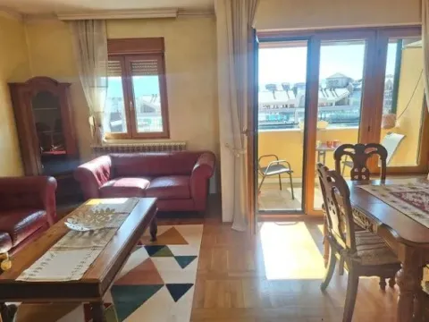 Rent, two bedroom apartment, 90m², Kod Capital Plaze, Podgorica - image 4