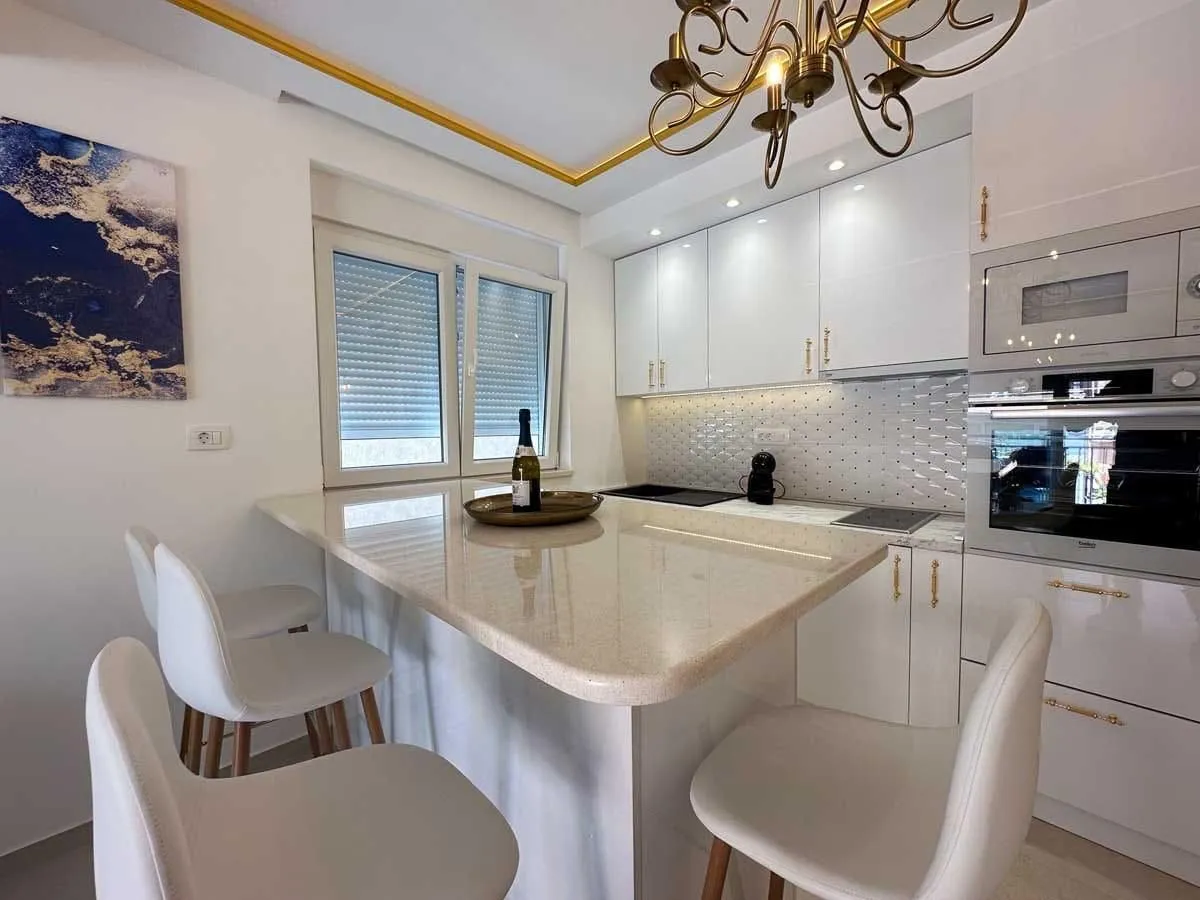 Rent, one bedroom apartment, 53m², Centar, Tivat