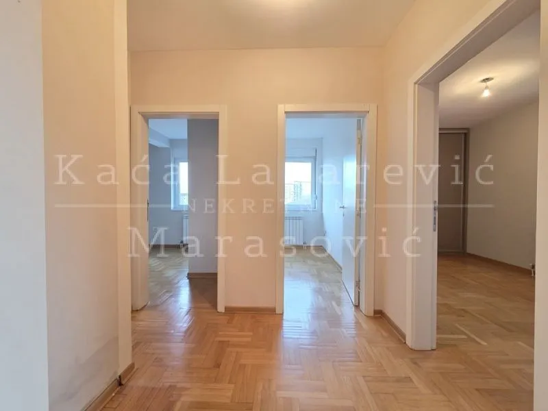 Prodaja, četvorosoban stan, 81m², Vojvode Vlahovica, Beograd