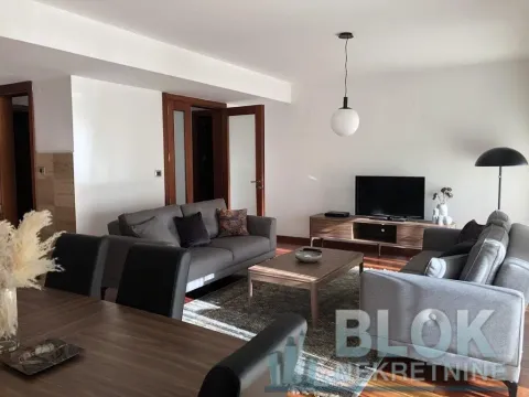 Izdavanje, trosoban stan, 140m², Preko Morače, Podgorica - image 8