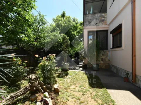 Kuća in Zlatica