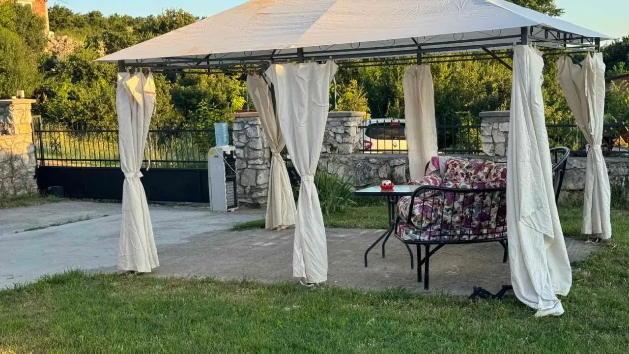 Rent, house, 100m², Kakaricka Gora, Podgorica