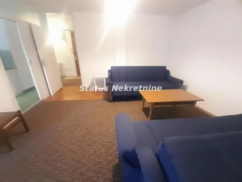 Dnevna soba sa garniturom za sedenje i klub stočićem. - image 2
