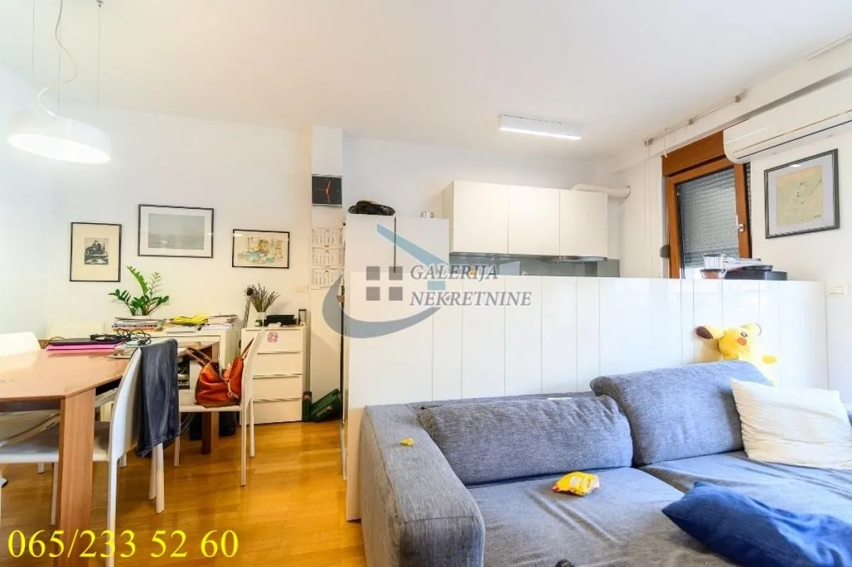 Sale, three bedroom apartment, 65m², Cvetni Trg, Vračar Sve Podlokacije