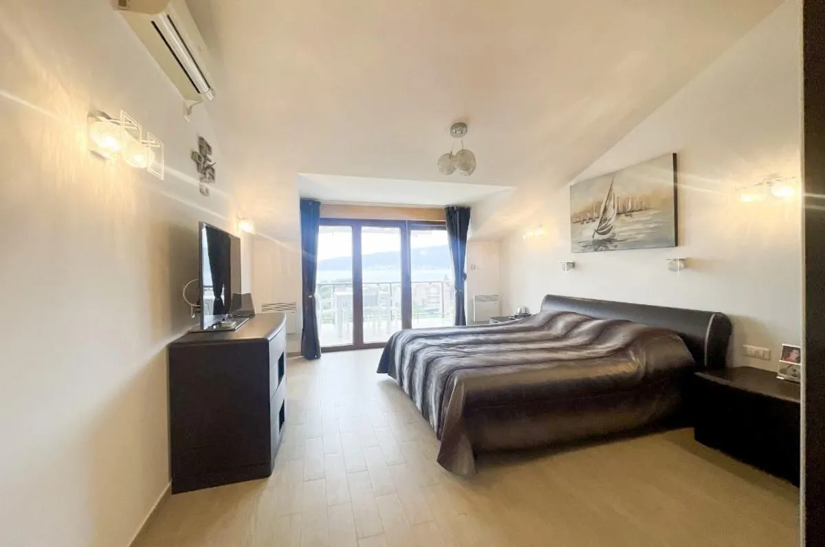 Prodaja, trosoban stan, 85m², Bijela, Herceg Novi