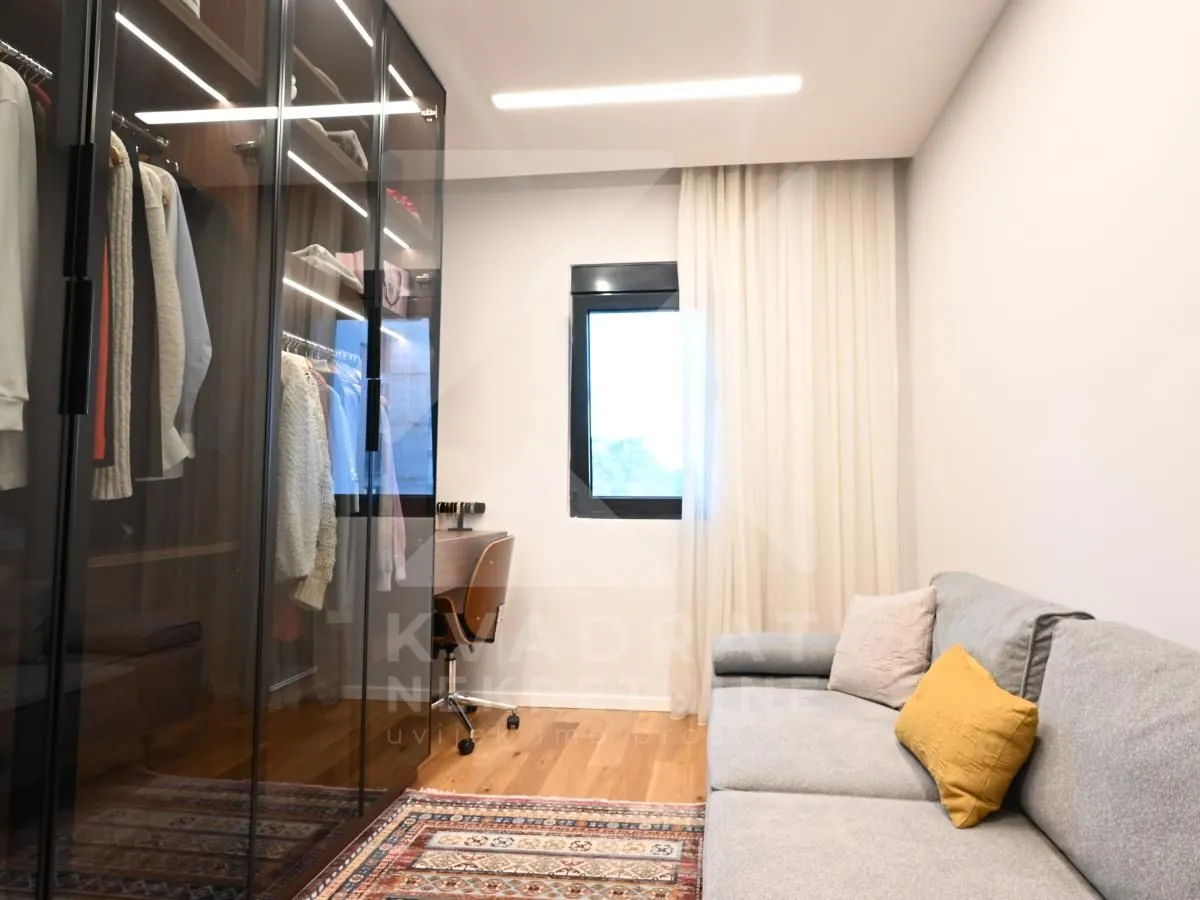 Izdavanje, dvosoban stan, 66m², Centar, Podgorica