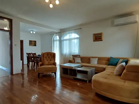 Izdavanje, kuća, 160m², Tološi, Podgorica - image 3