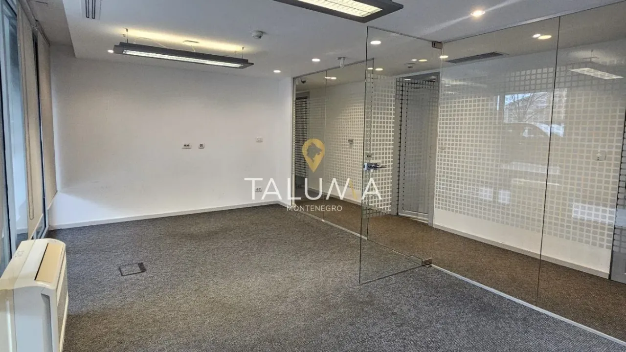 Rent, office space, 180m², City Kvart, Podgorica