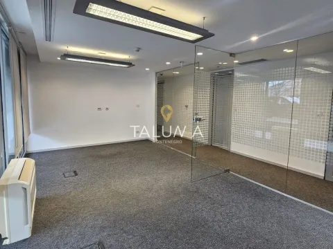 Izdavanje, poslovni prostor, 180m², City Kvart, Podgorica