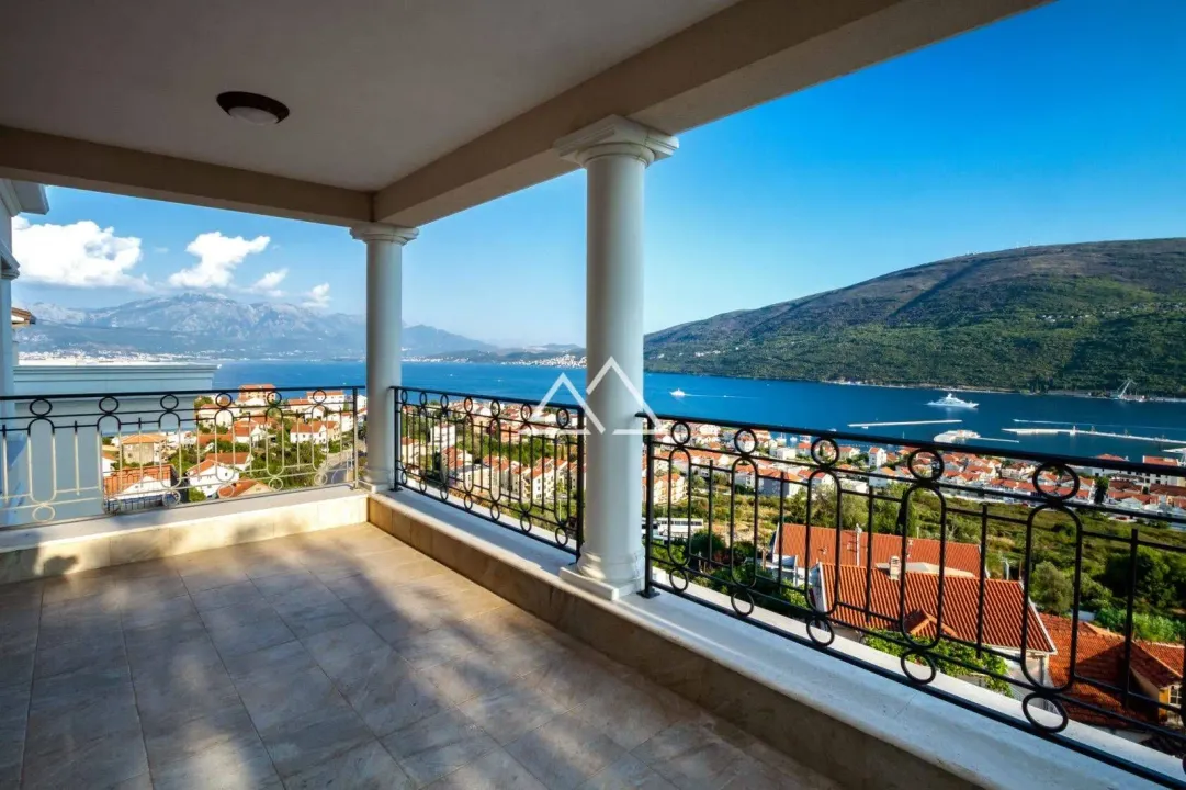 Sale, three bedroom apartment, 158m², Centar, Herceg Novi