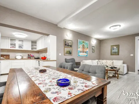 Sale, house, 240m², Tivat, Crna Gora - image 13