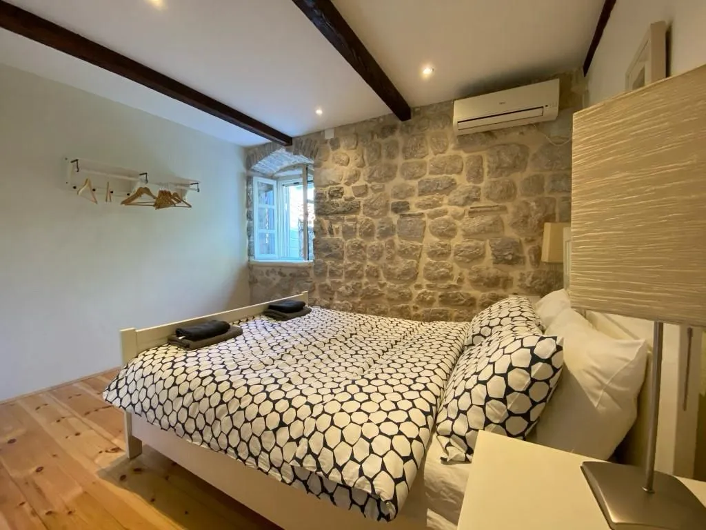 Prodaja, stan, 95m², Perast, Kotor
