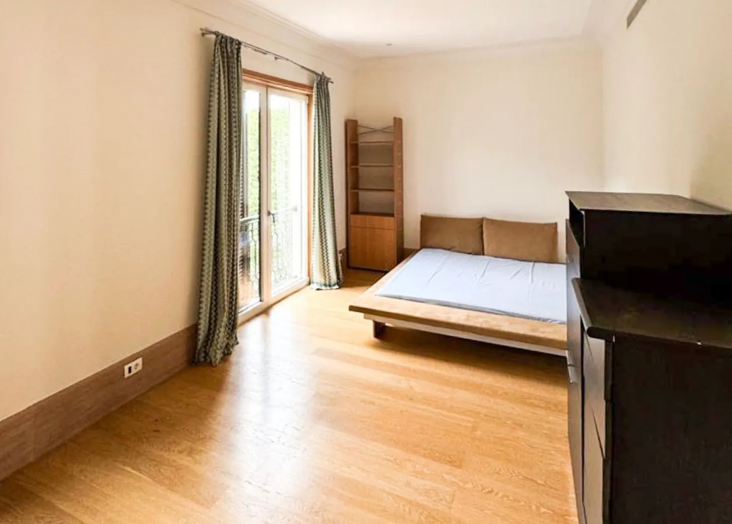 Izdavanje, četvorosoban stan, 225m², Porto Montenegro, Tivat