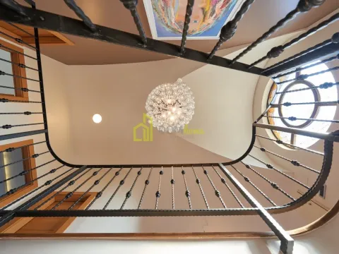 Prodaja, kuća, 255m², Vranići, Podgorica - image 12