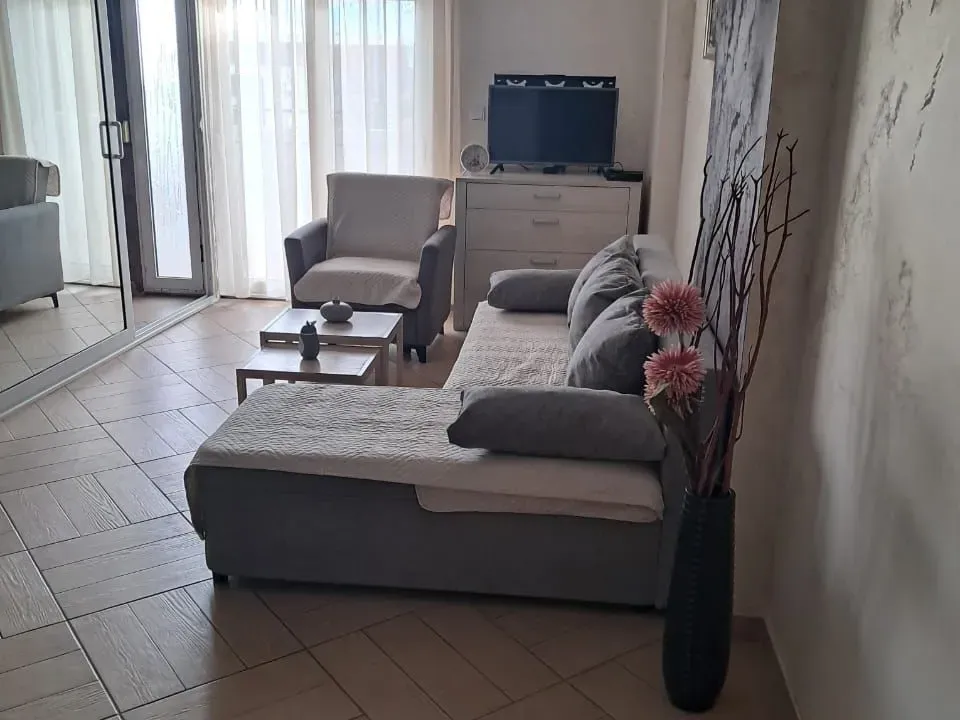 Izdavanje, jednosoban stan, 40m², Budva, Crna Gora