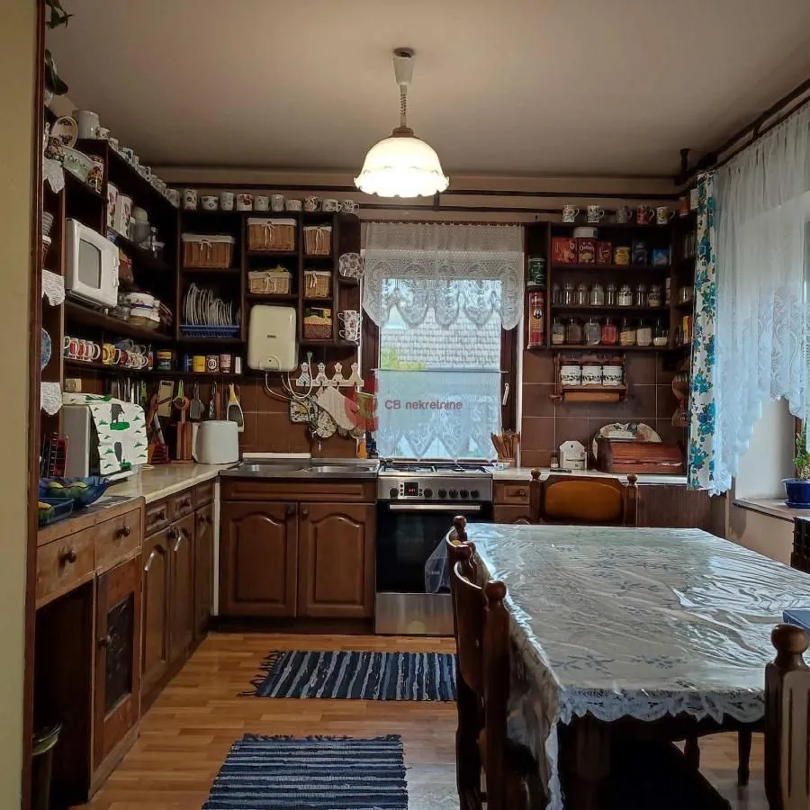 Prodaja, kuća, 210m², Novo Selo, Subotica