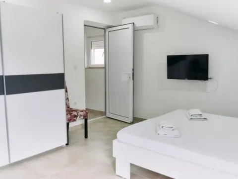 Rent, apartment, 50m², Podkošljun, Budva - image 9