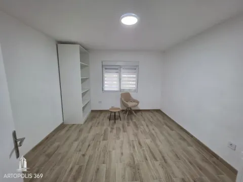 Empty room with white walls, laminate flooring and a wardrobe. - image 14
