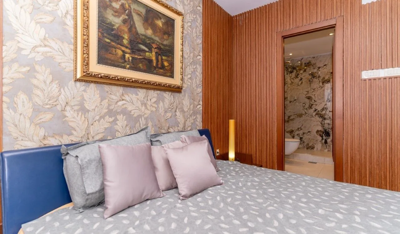 Izdavanje, trosoban stan, 200m², Gorica C, Podgorica
