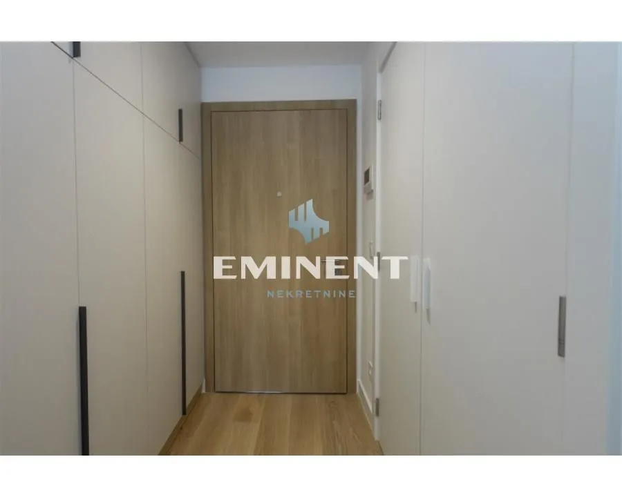 Izdavanje, trosoban stan, 78m², Savski Venac, Beograd