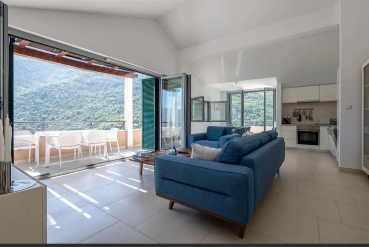 Prodaja, dvosoban stan, 90m², Morinj, Kotor