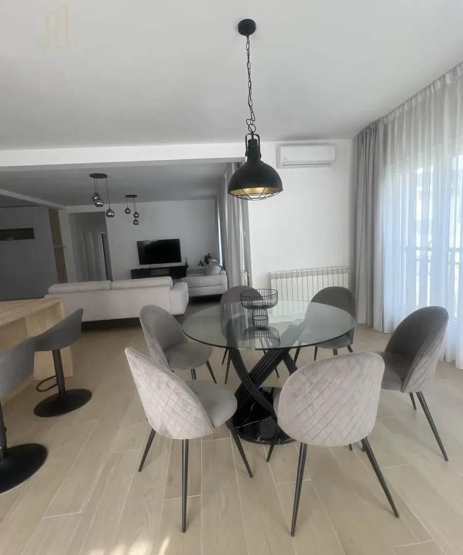 Prodaja, četvorosoban stan, 145m², Savski Venac, Beograd