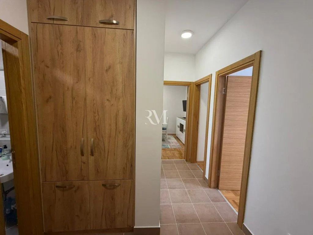 Izdavanje, dvosoban stan, 55m², Kava, Tivat