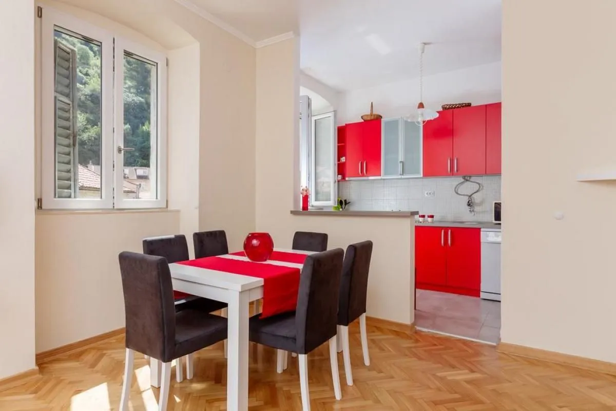Prodaja, dvosoban stan, 62m², Grad, Kotor