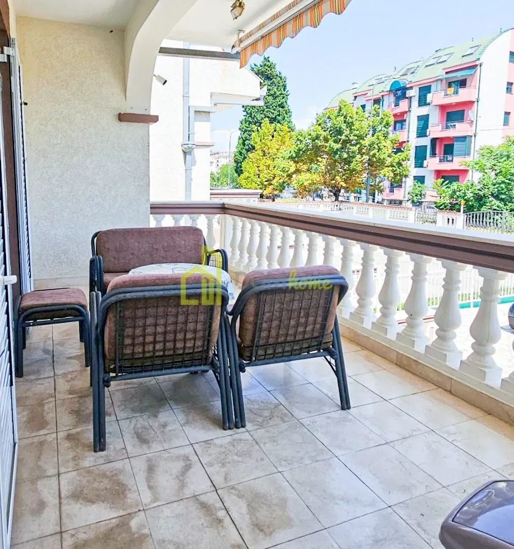 Sale, house, 350m², Momišići, Podgorica