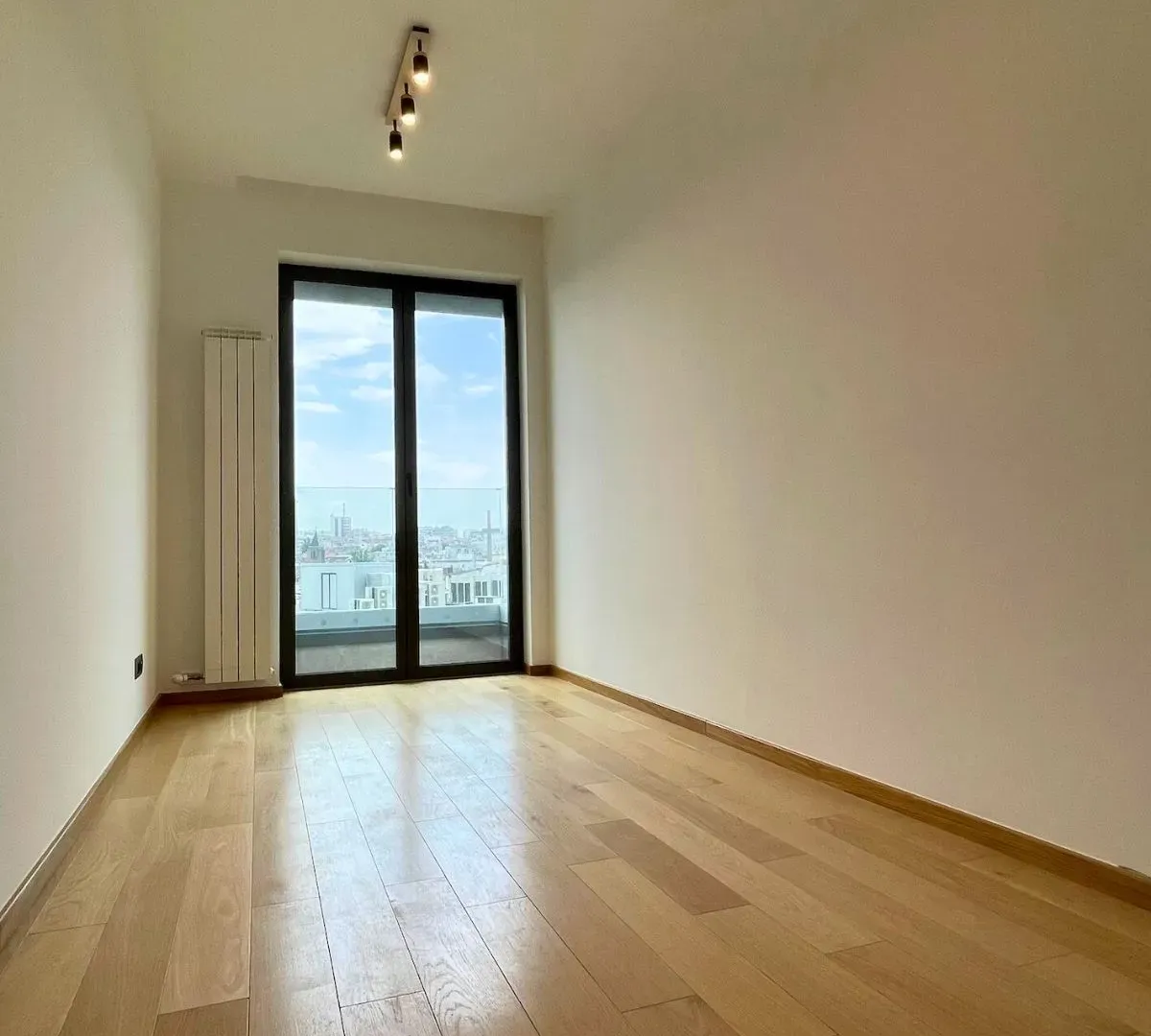 Izdavanje, trosoban stan, 81m², Stari grad, Novi Sad