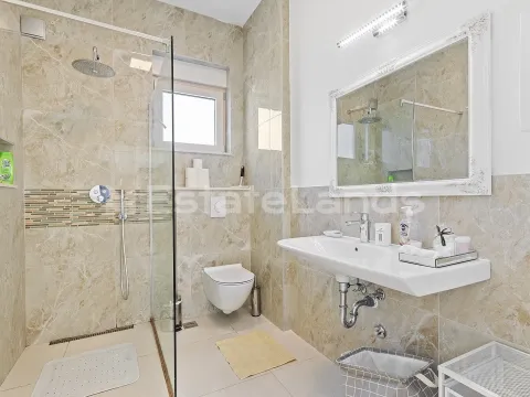 Izdavanje, kuća, 150m², Donja Lastva, Tivat - image 11
