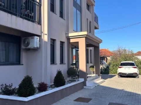 Izdavanje, četvorosoban stan, 150m², Tološi, Podgorica - image 5