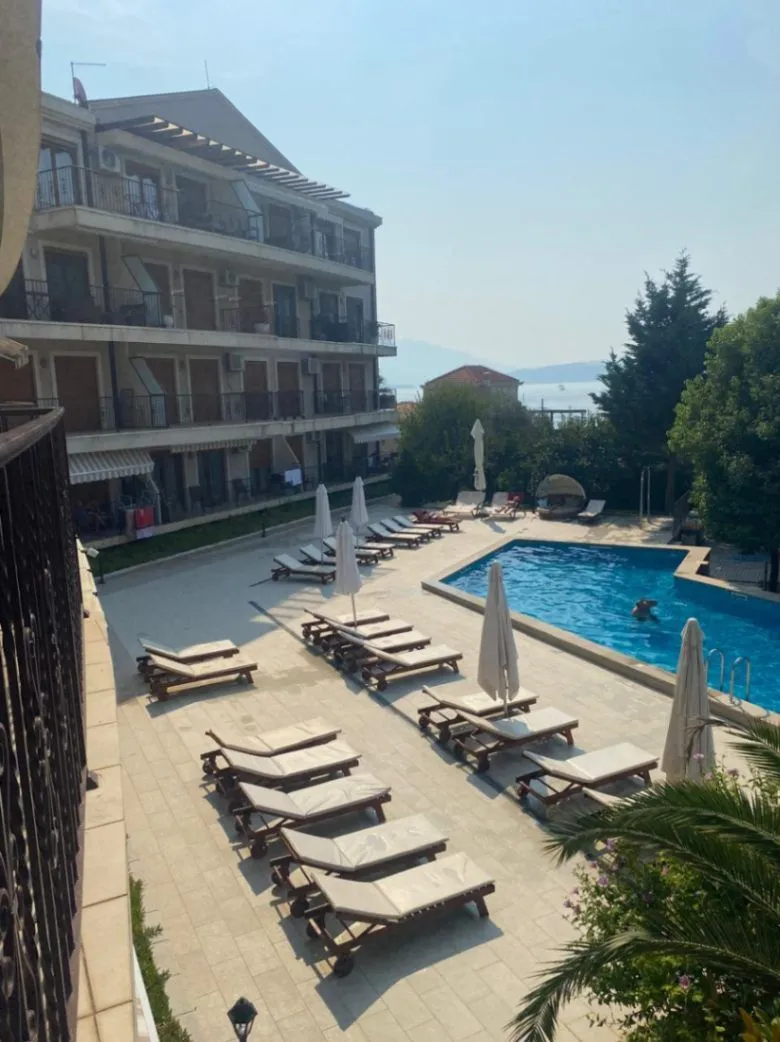 Izdavanje, dvosoban stan, 62m², Baošići, Herceg Novi