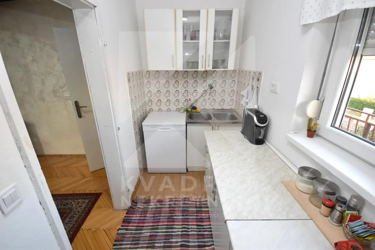 Izdavanje, trosoban stan, 100m², Stari Aerodrom, Podgorica