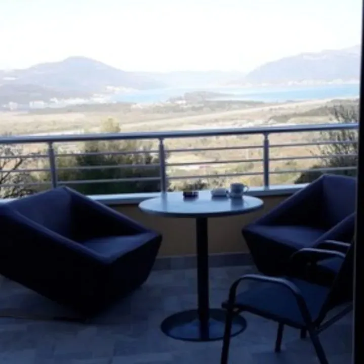 Rent, three bedroom apartment, 120m², Dragalj, Kotor