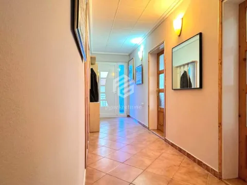 Izdavanje, trosoban stan, 130m², Zabjelo, Podgorica - image 15