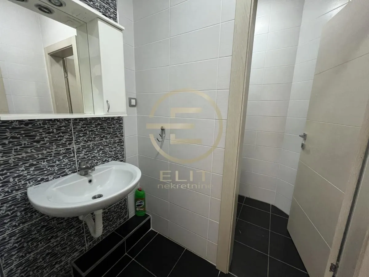 Rent, office space, 229m², Grbavica, Novi Sad Sve Podlokacije