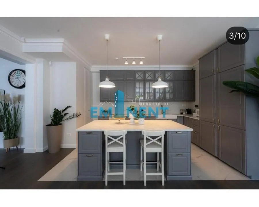 Izdavanje, četvorosoban stan, 260m², Savski Venac, Beograd