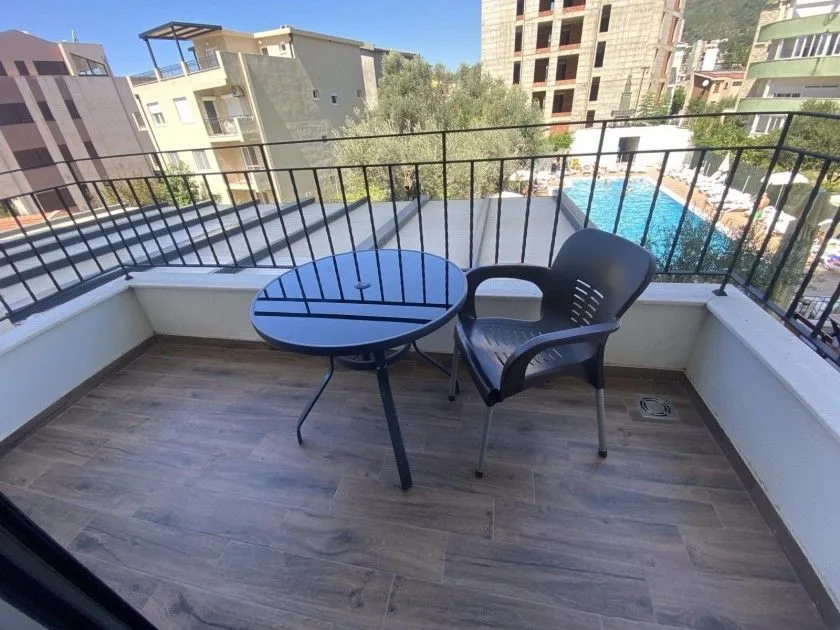 Izdavanje, četvorosoban stan, 71m², Centar, Bar