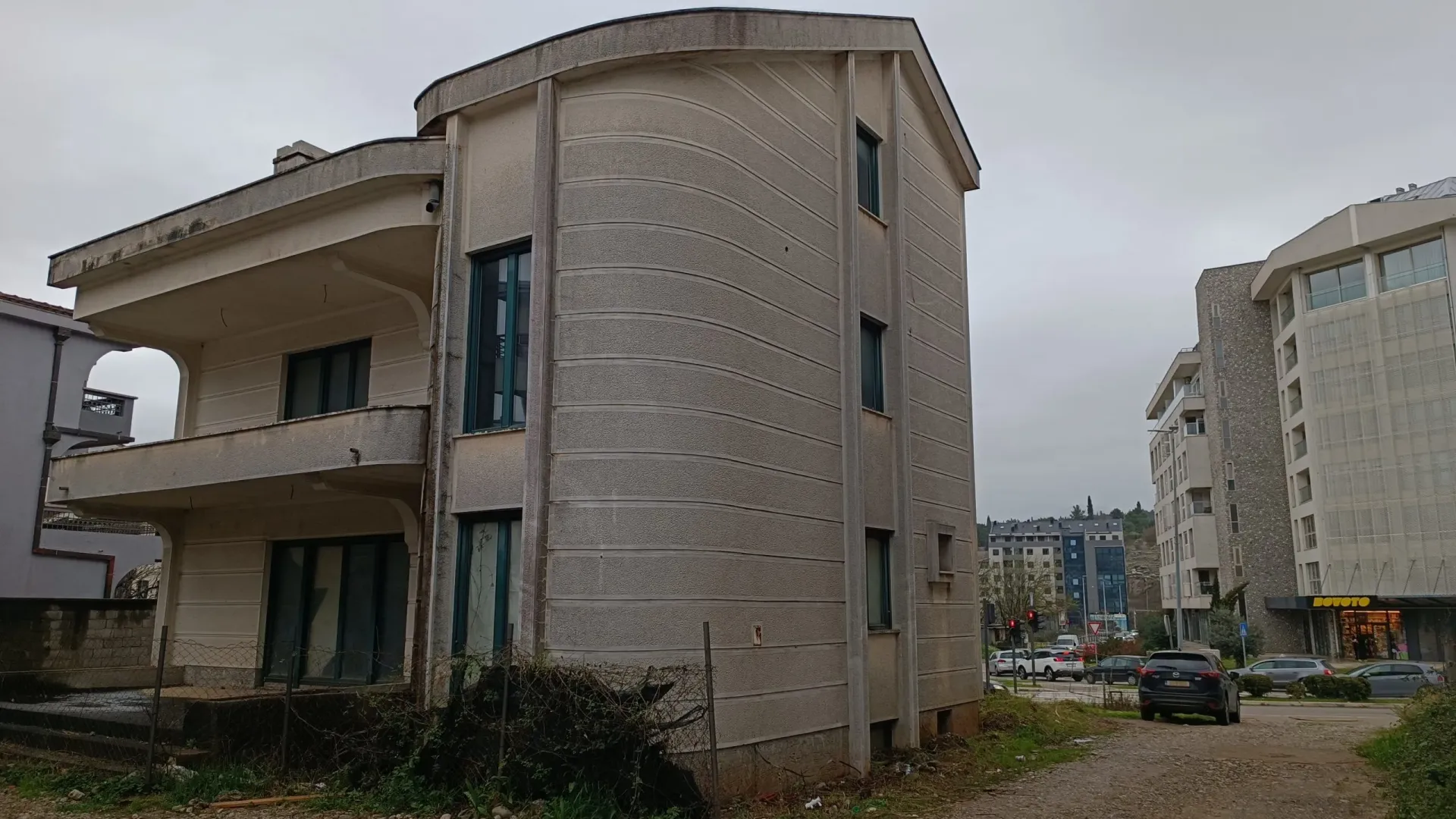 Prodaja, kuća, 381m², Momišići, Podgorica