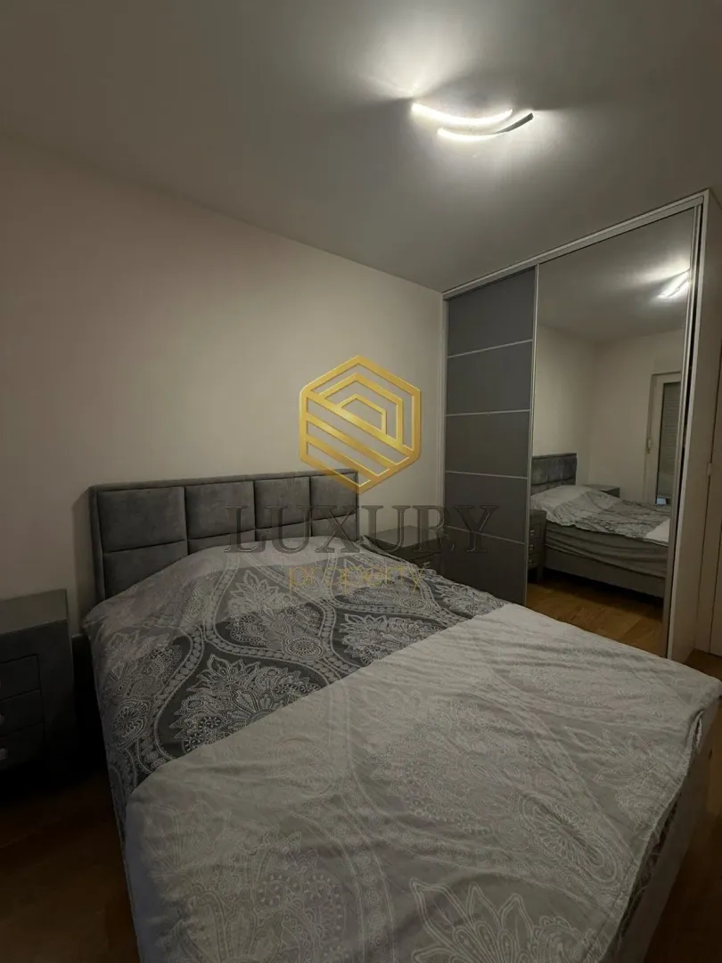 Bedroom with a double bed and a built-in mirrored wardrobe.