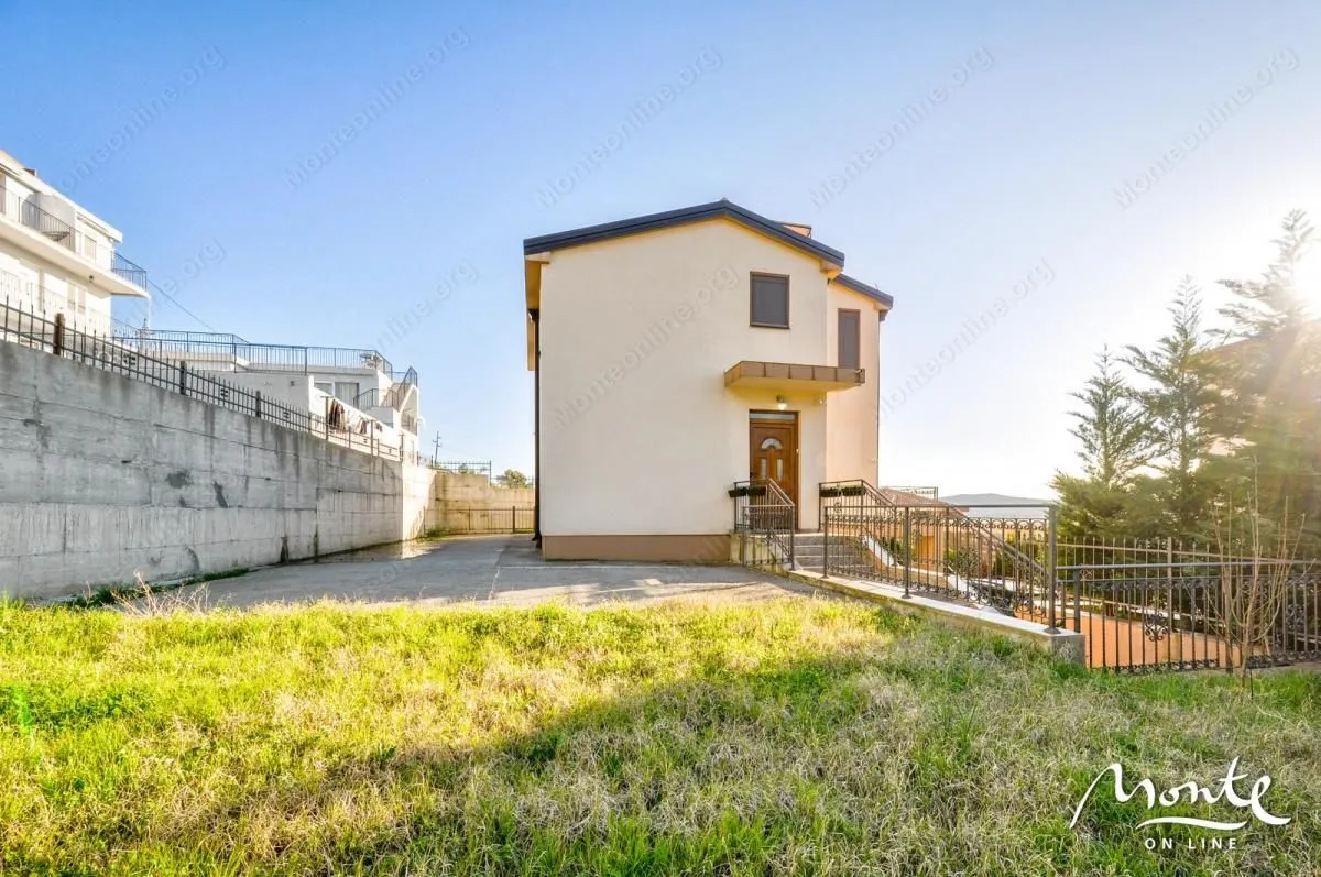 Prodaja, kuća, 176m², Kavač, Kotor