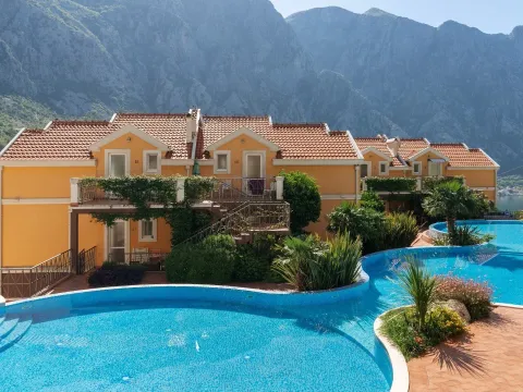 Prodaja, dvosoban stan, 68m², Kotor, Crna Gora - image 2