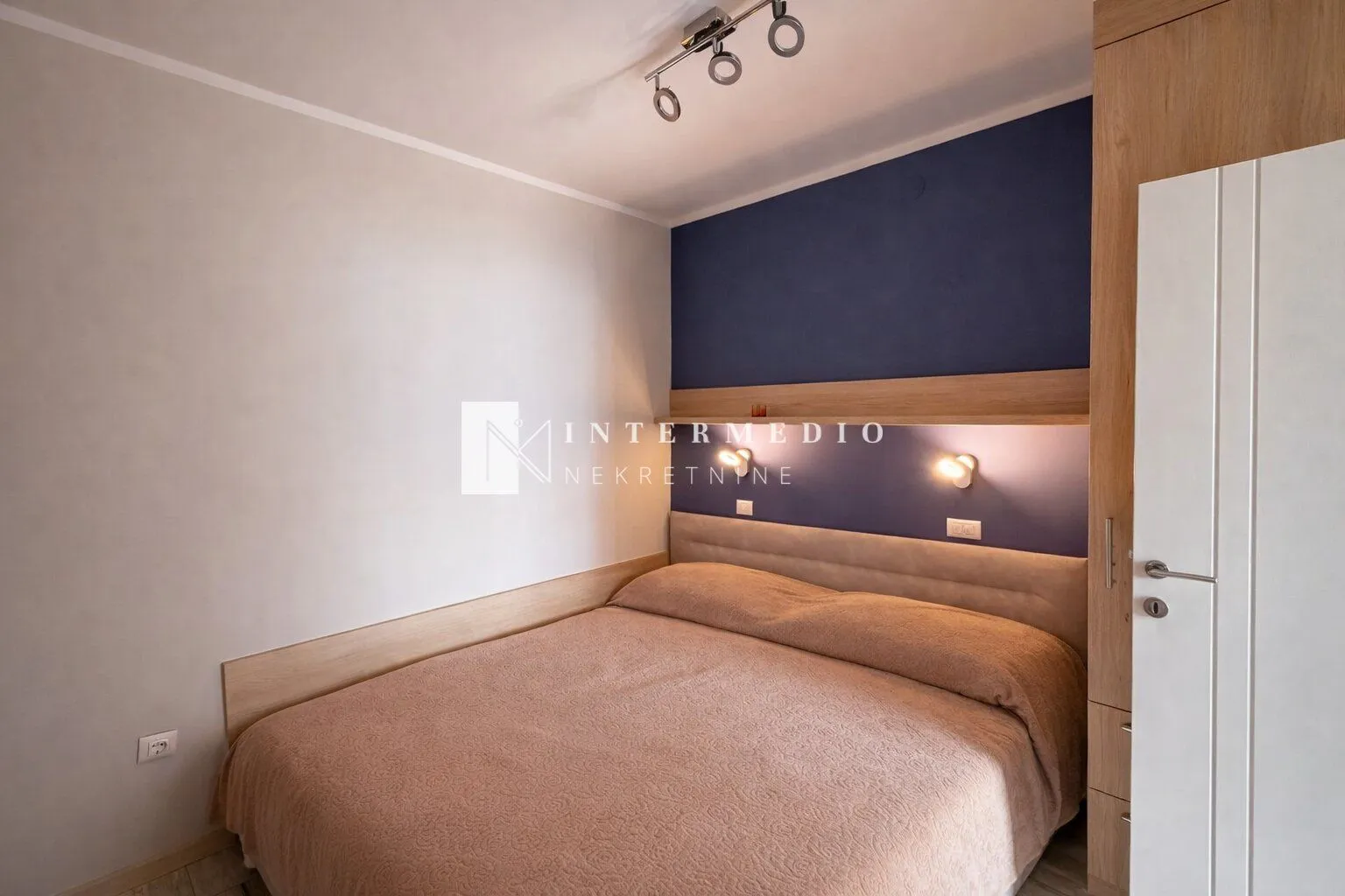Prodaja, četvorosoban stan, 106m², Centar, Herceg Novi
