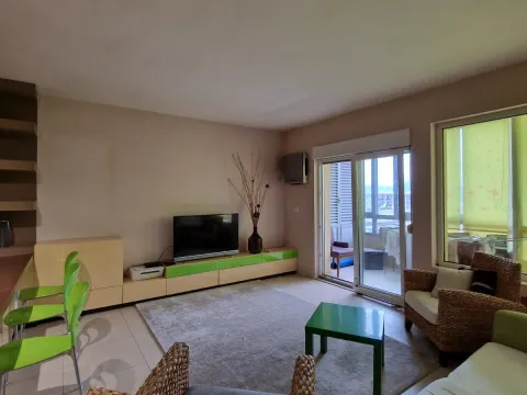 Rent, two bedroom apartment, 73m², City Kvart, Podgorica - image 2