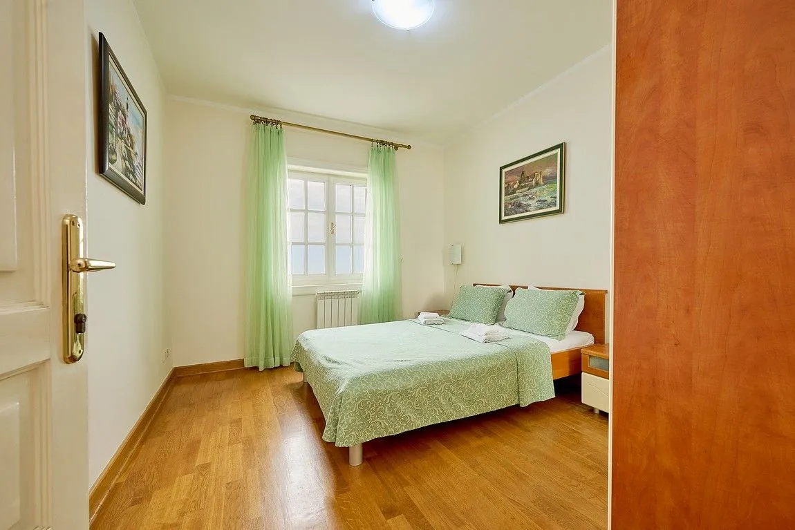 Sale, four bedroom apartment, 131m², Sveti Stefan, Budva